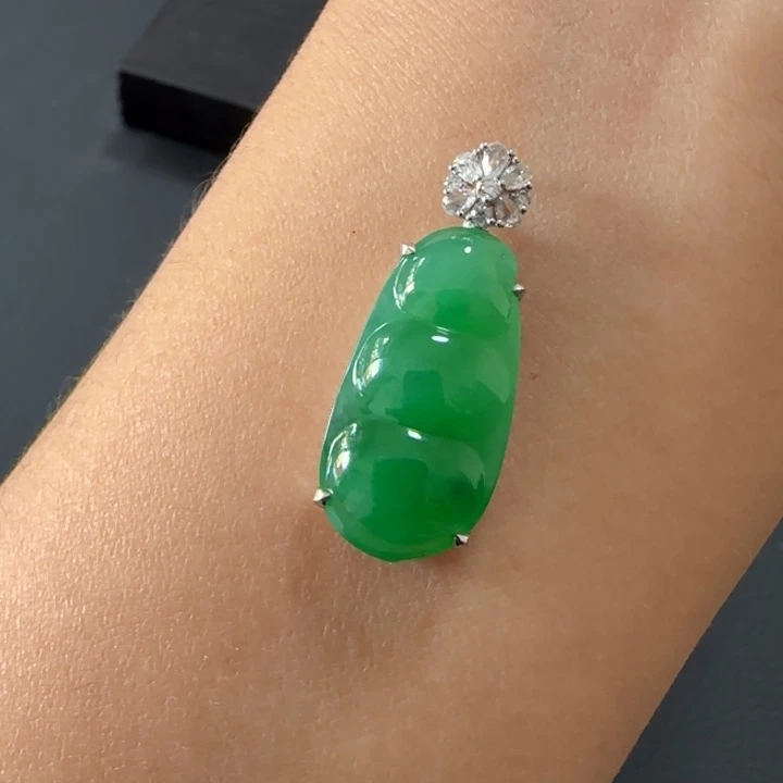 翡翠颈饰18K金镶嵌L福豆