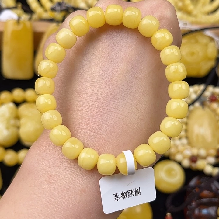 琥珀未镶嵌颈饰琥珀