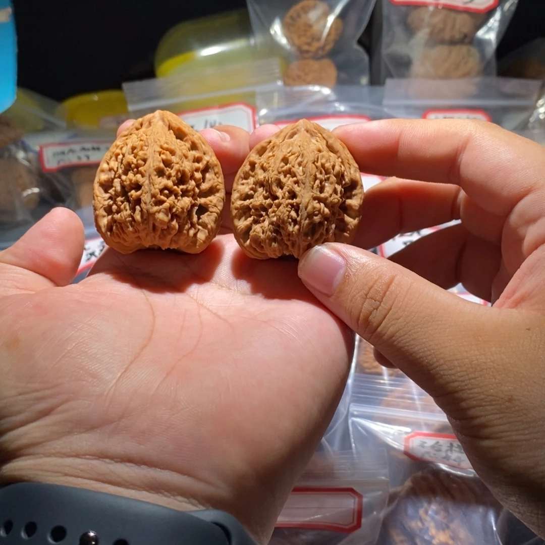 狂***尘文玩核桃吊坠39全品三角南疆