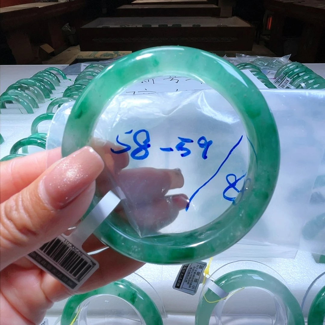 石英质玉颈饰未镶嵌一个