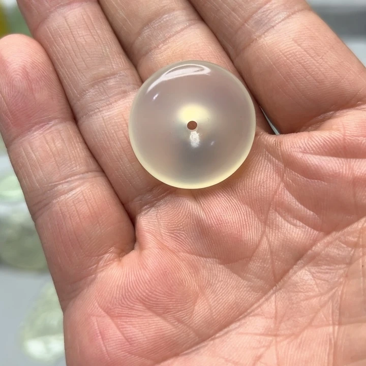 蛇纹石玉颈饰未镶嵌明**丈