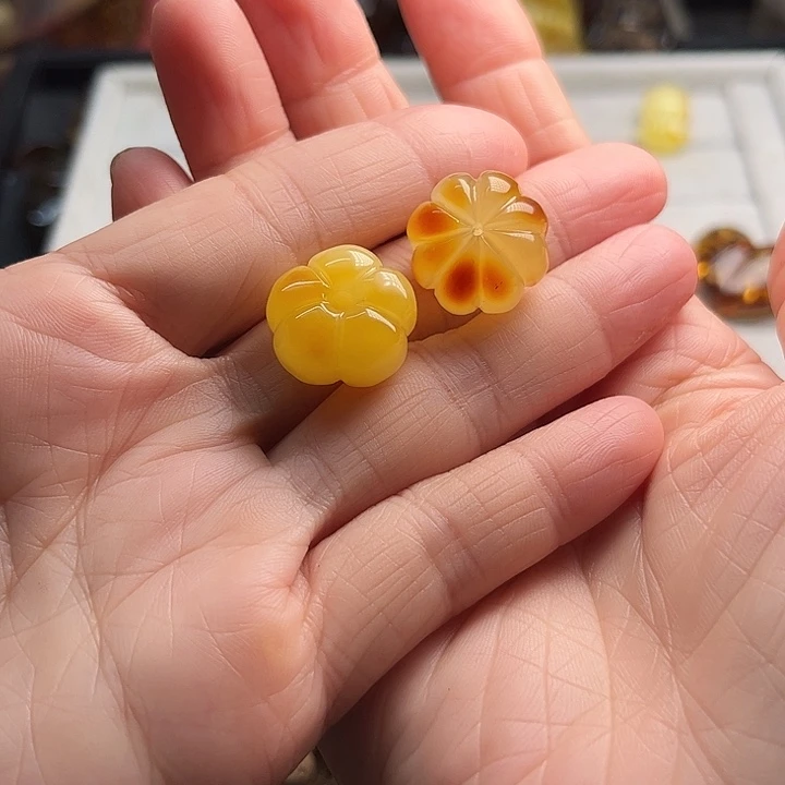 M***o未镶嵌颈饰琥珀蜜蜡