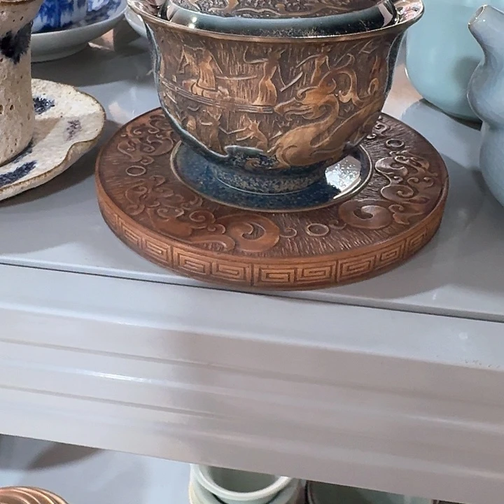 主人杯一个，瓷。。。品茗瓷