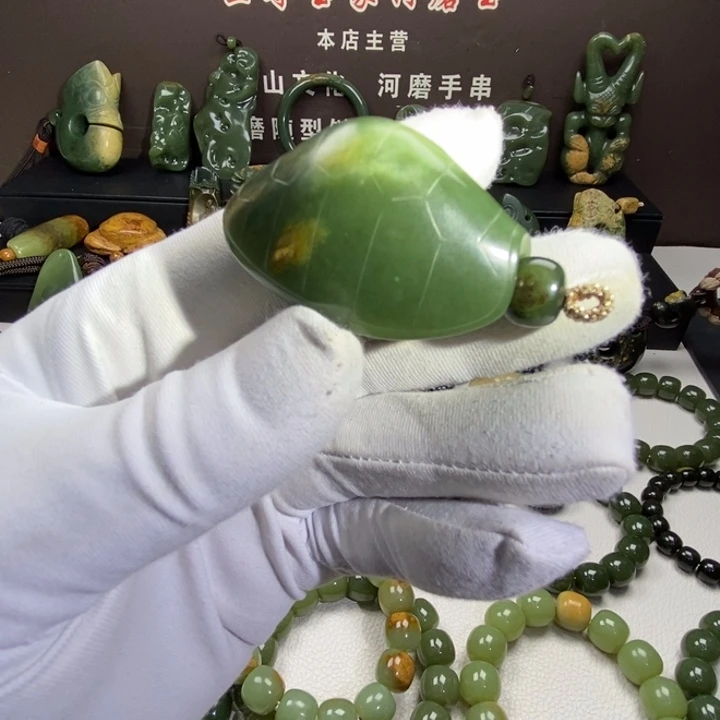岫岩河磨玉（透闪石质玉）未镶嵌把件