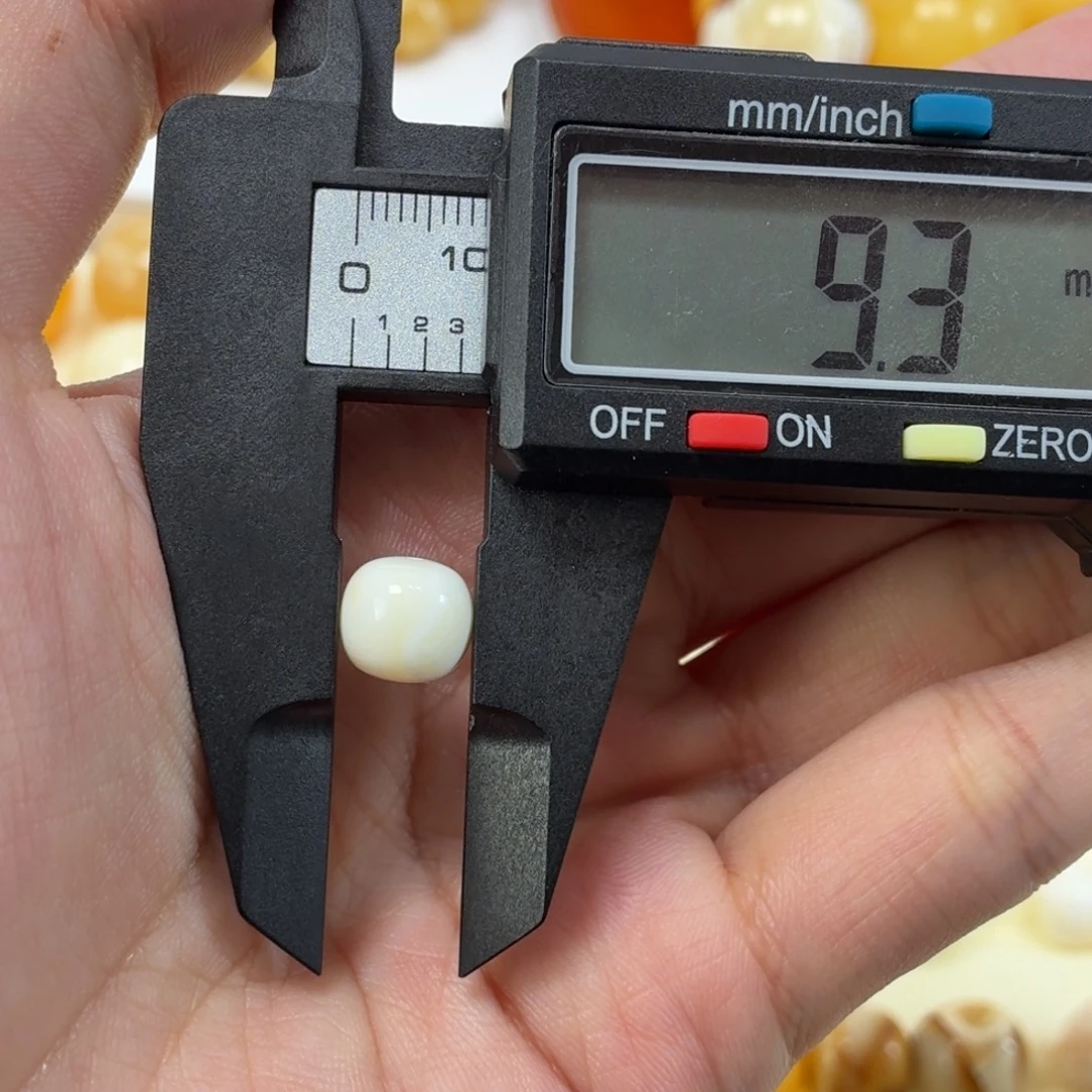 琥珀未镶嵌珠宝奇石乌料瓷白飘花老型珠9.3mm