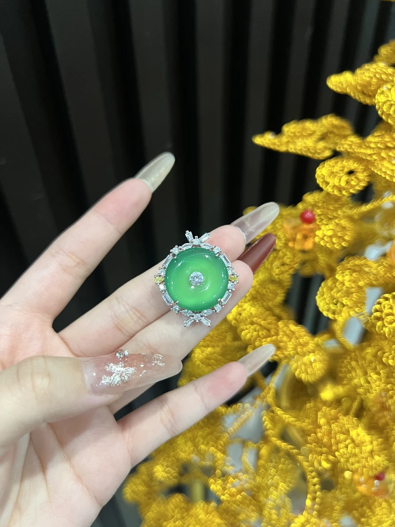 圈住幸福天然玉髓平安扣吊坠