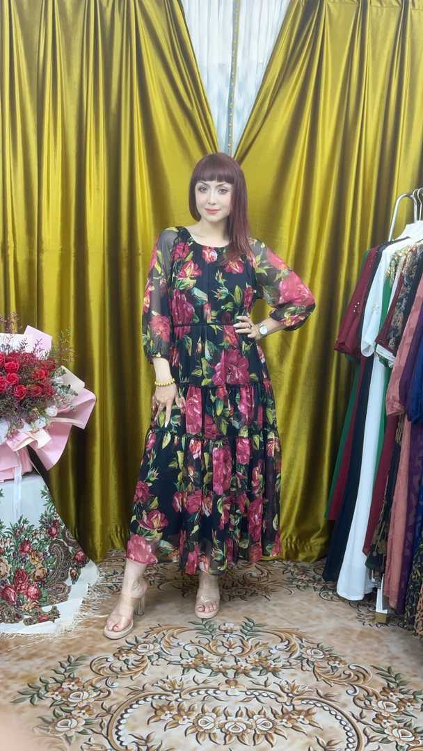 2025领常规大码连衣裙U型领圆领