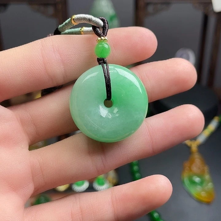 翡翠未镶嵌吊坠(赠链)