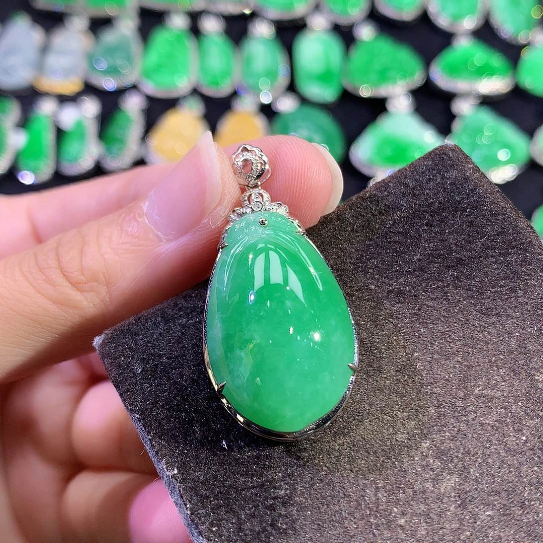 翡翠18K金镶嵌吊坠(赠链)