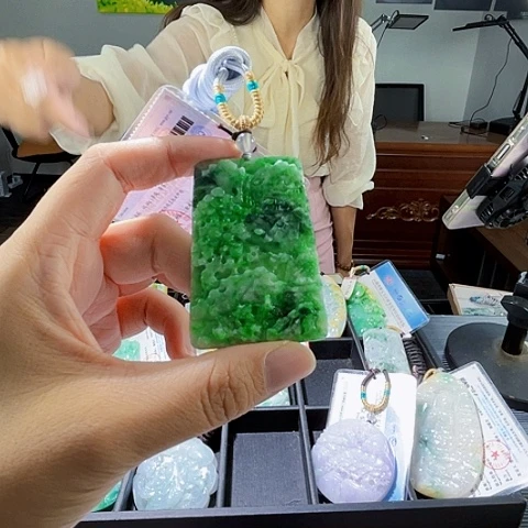 翡翠未镶嵌颈饰翡翠