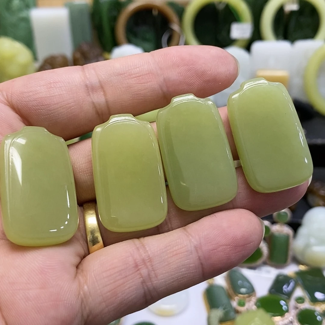 【闪购商品】颈饰未镶嵌和田玉金*