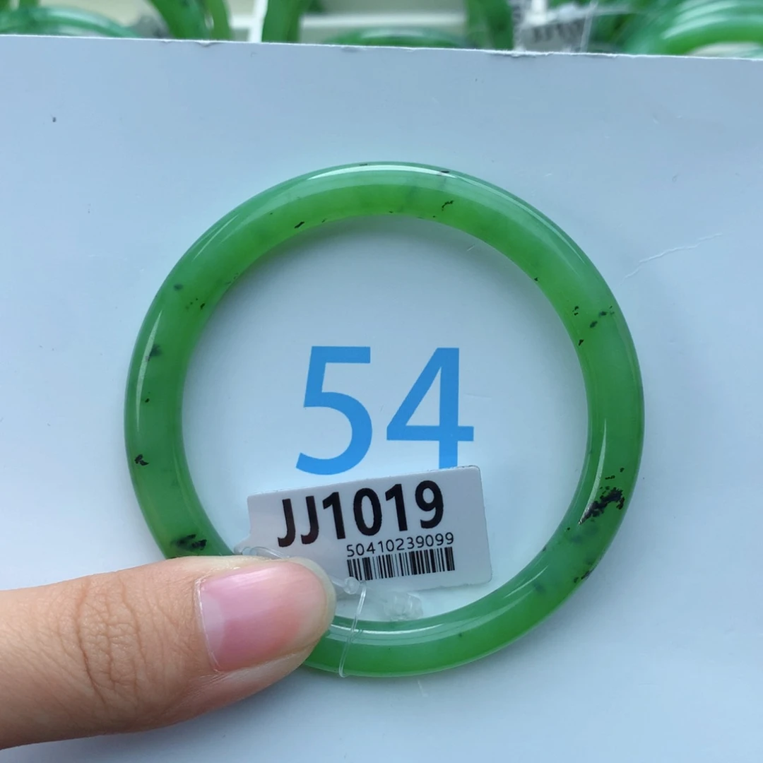 居***.和田玉手镯未镶嵌