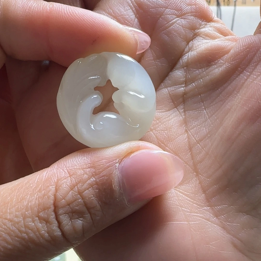 和田玉颈饰未镶嵌小***。