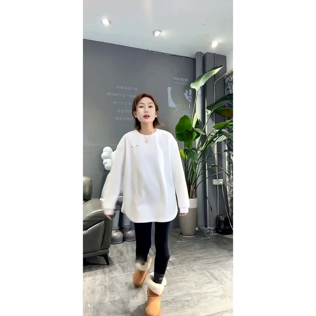韩系时尚宽松大版百搭贴标纯色圆领长袖卫衣