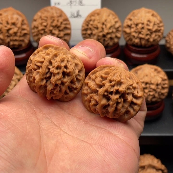 文玩核桃吊坠34.5尺寸