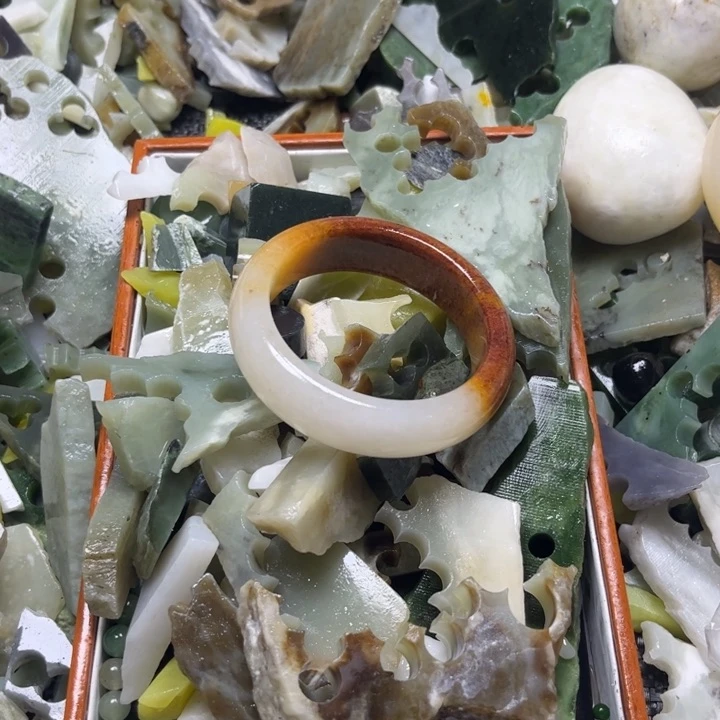 和田玉未镶嵌颈饰四**安