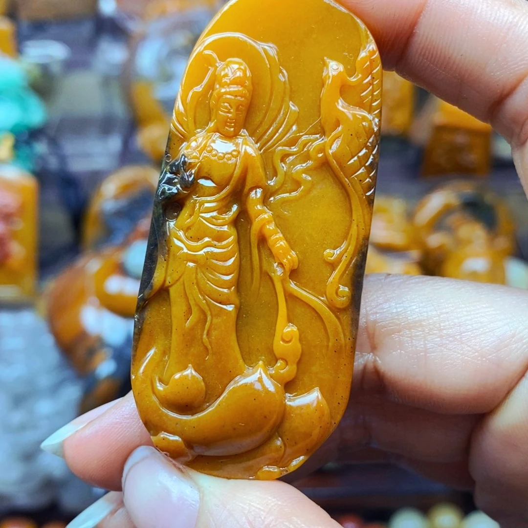 未镶嵌石英质玉（黄龙玉）颈饰