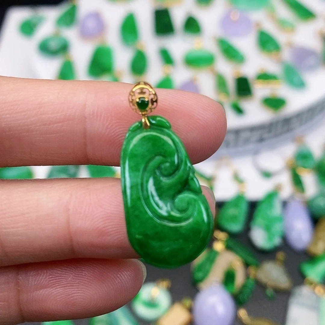 翡翠吊坠(不含链)18K金镶嵌