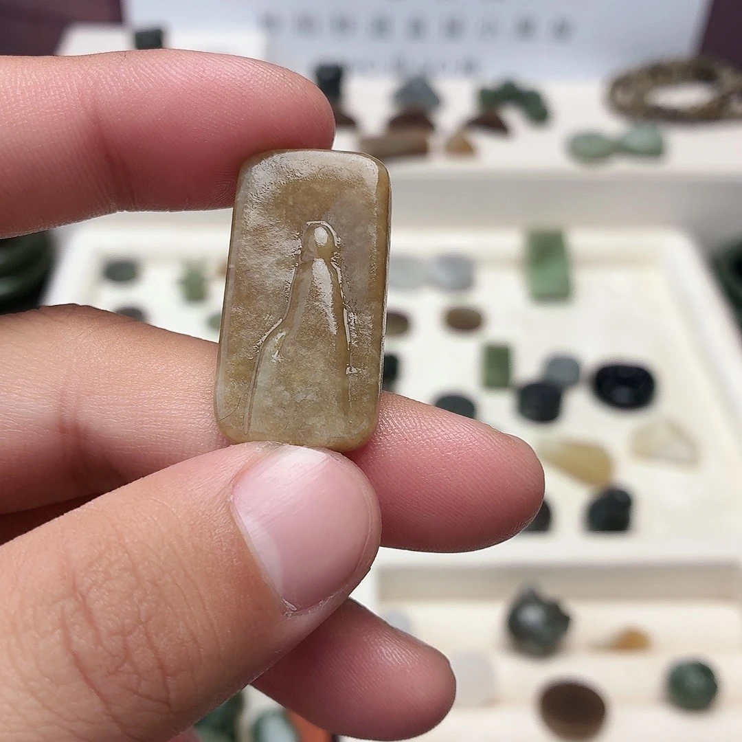 每***心和田玉未镶嵌颈饰