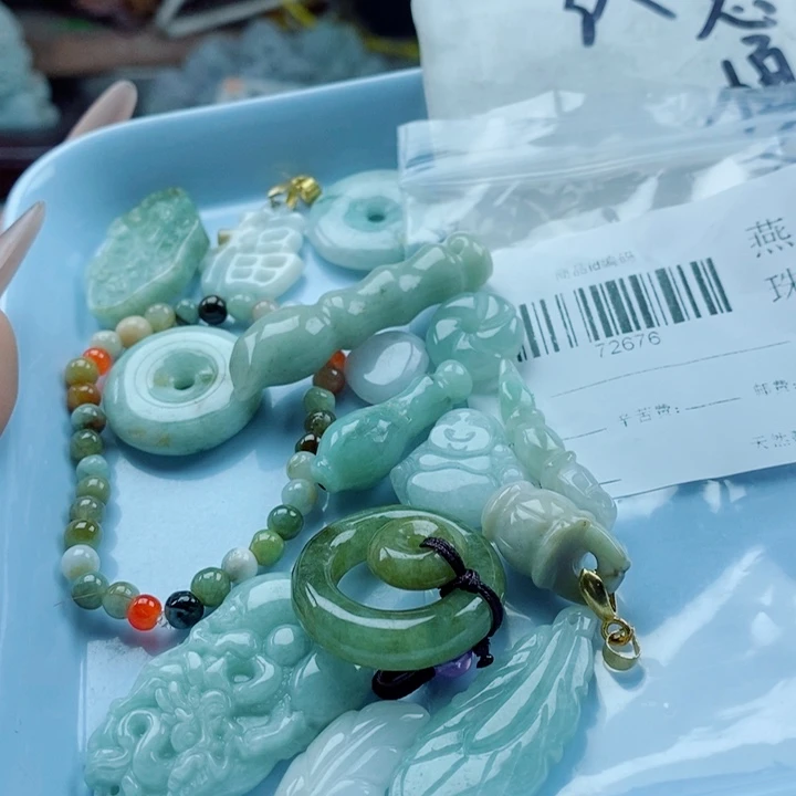 翡翠未镶嵌颈饰翡翠