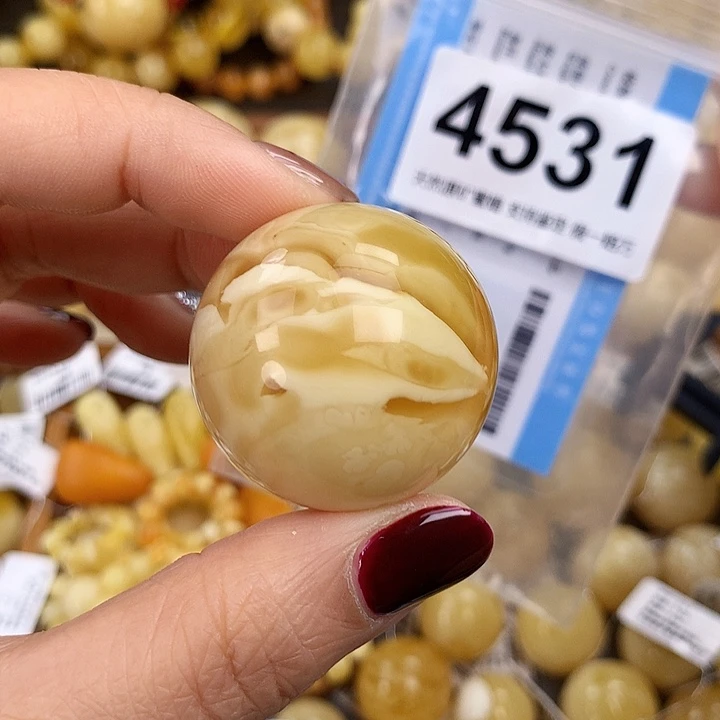 琥珀未镶嵌珠宝奇石33.8