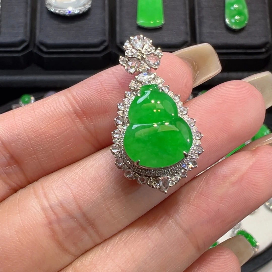 翡翠18K金镶嵌颈饰收到货48小时鉴赏期