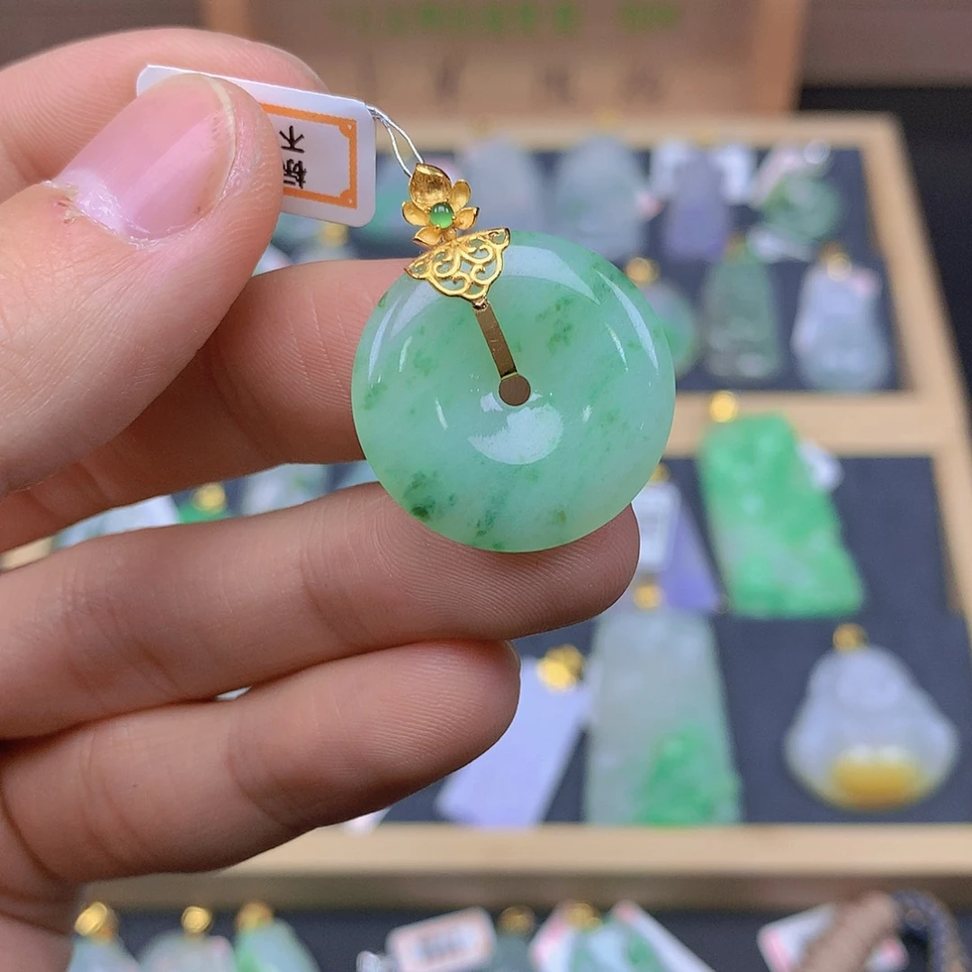 翡翠颈饰18K金镶嵌翡翠