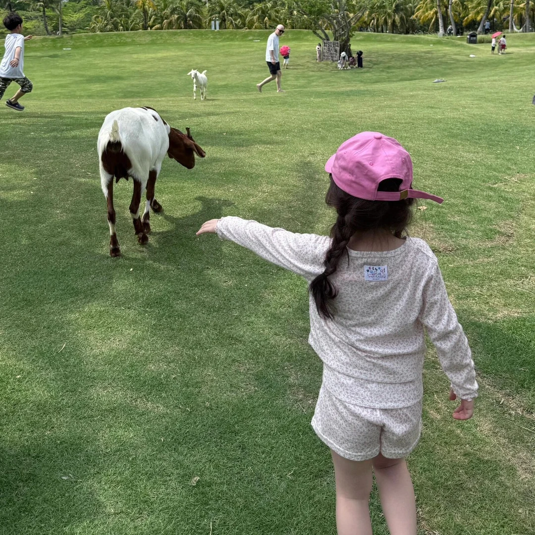 甜小七女童2025夏季新款韩系甜美风碎花吊带上衣百搭宽松短裤套装