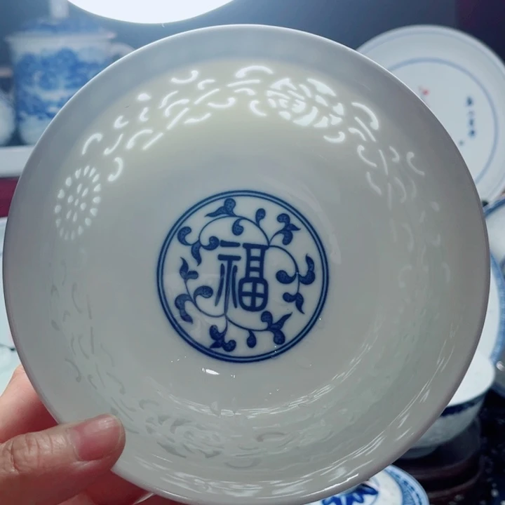 青花玲珑6寸面碗满雕福字