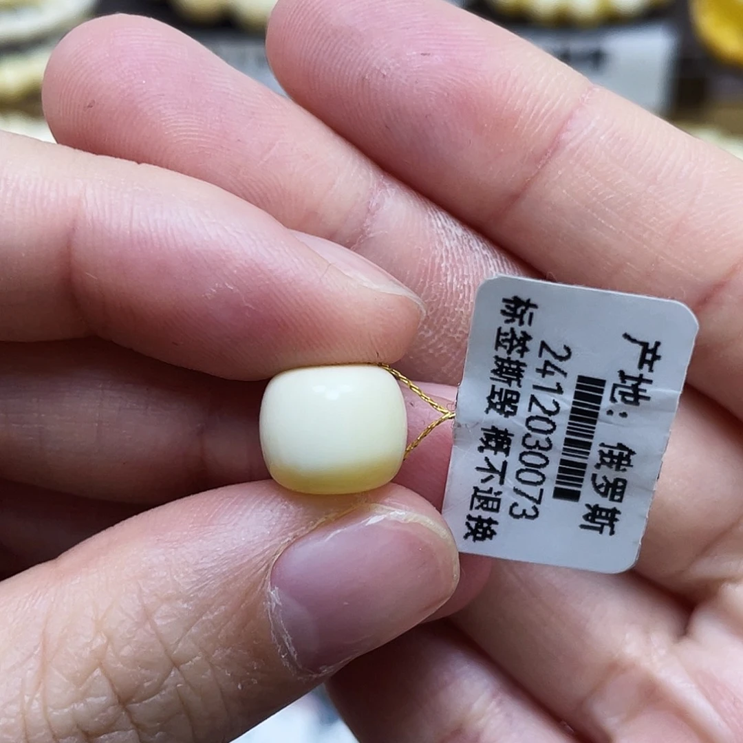 琥珀珠宝奇石未镶嵌·****?10.7×9.3mm