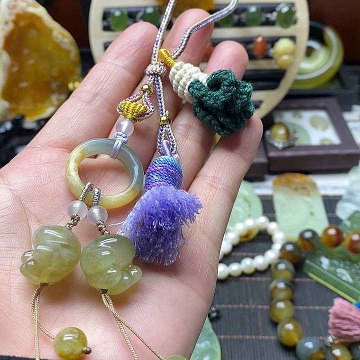 祥***@蛇纹石玉未镶嵌颈饰