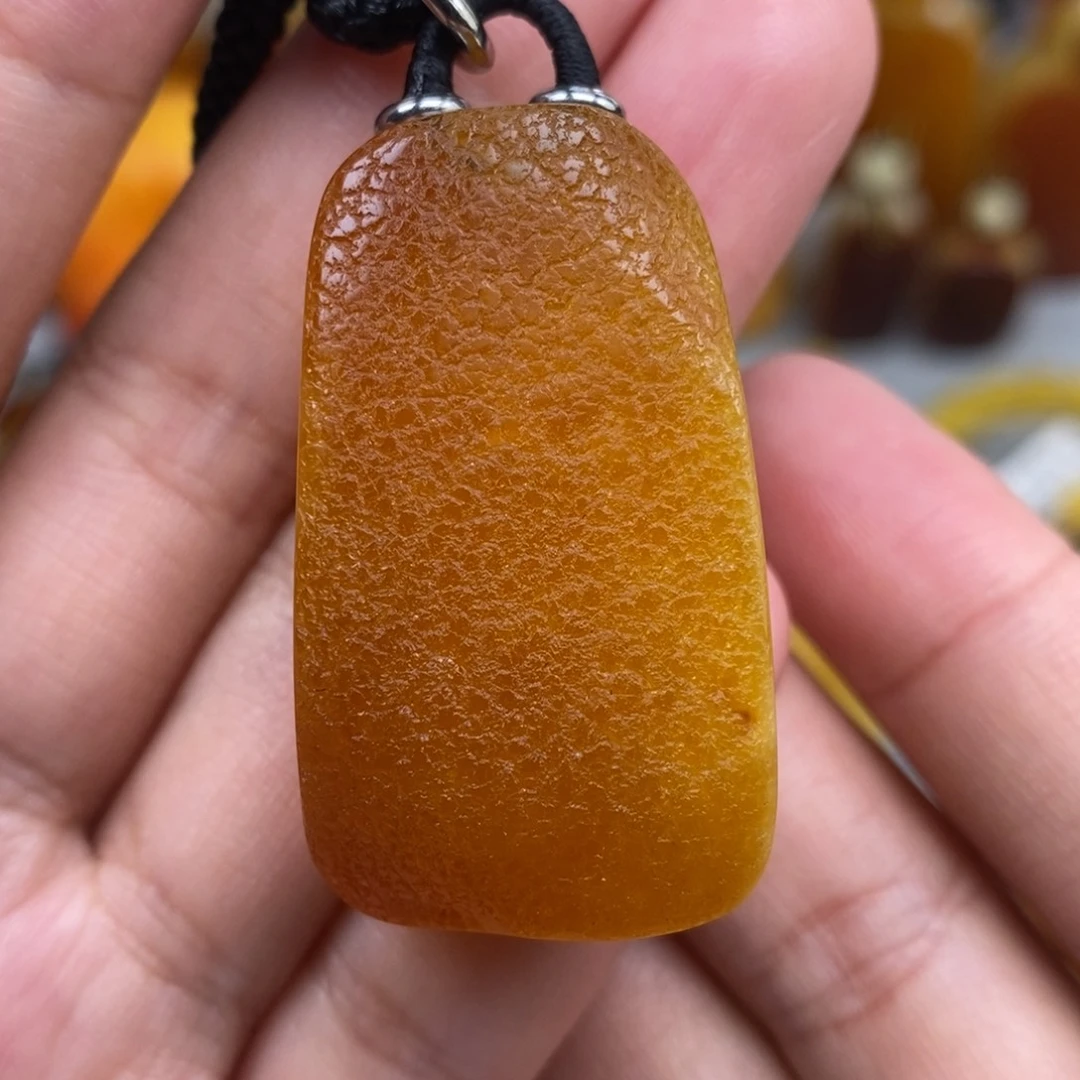 未镶嵌琥珀珠宝奇石