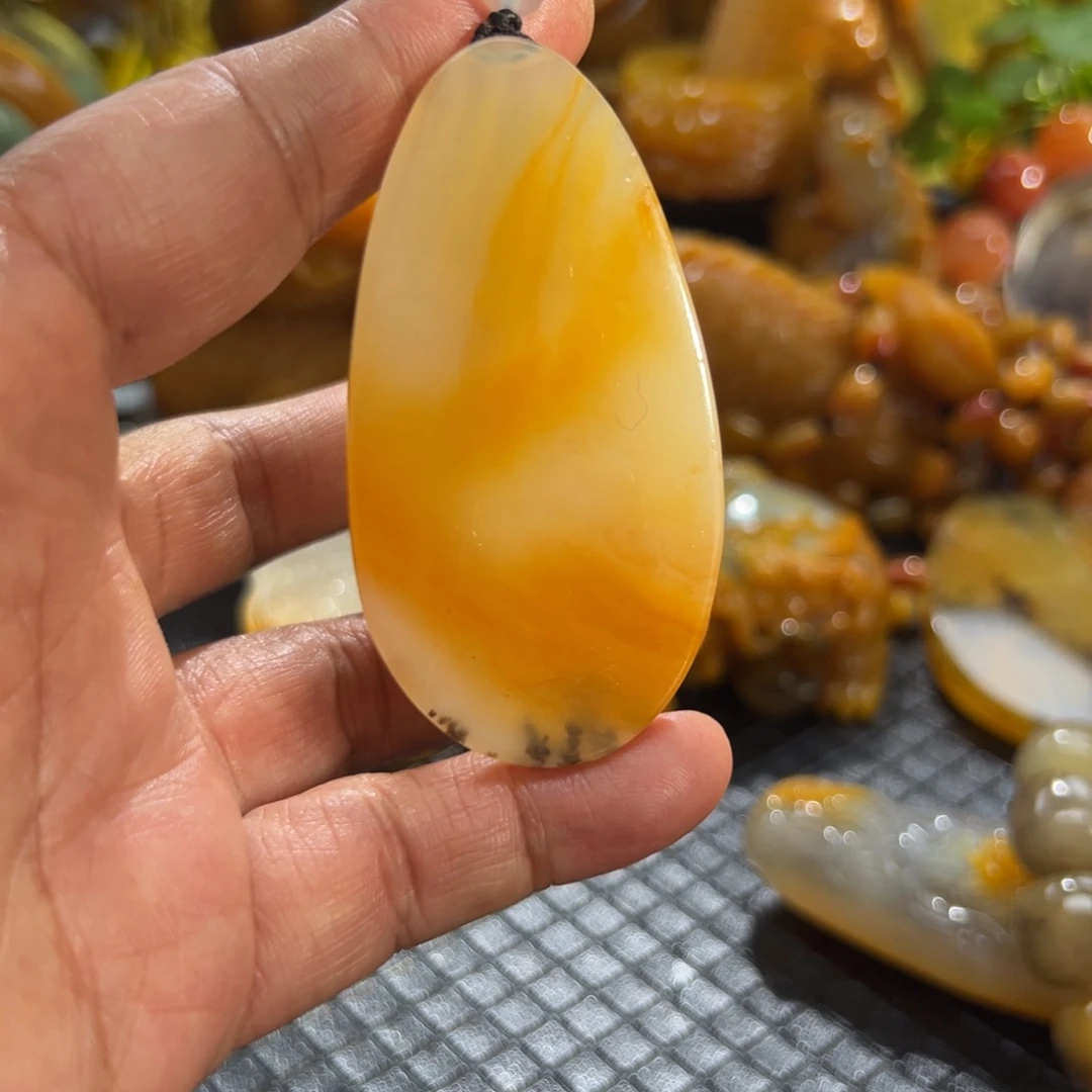 石英质玉未镶嵌颈饰