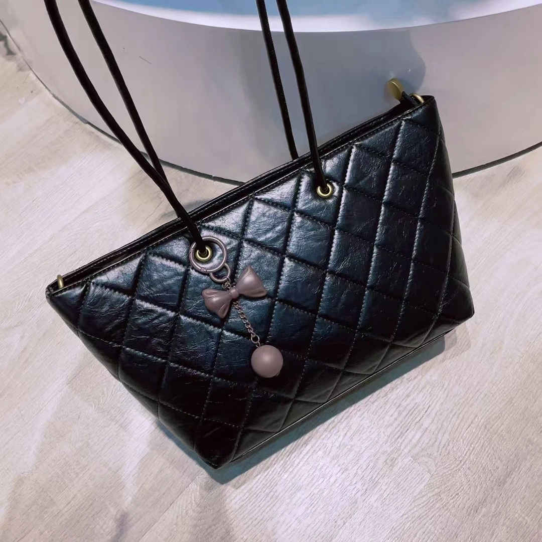 24301-1#黑色【尺寸：长40宽13高22】气质休闲百搭时尚女士单肩包