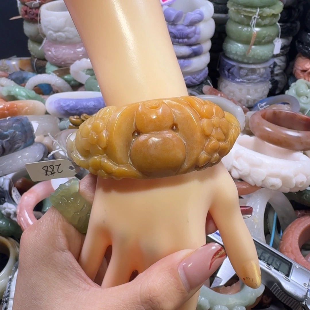 石英质玉（佘太翠）未镶嵌手镯6，55，微瑕不退换