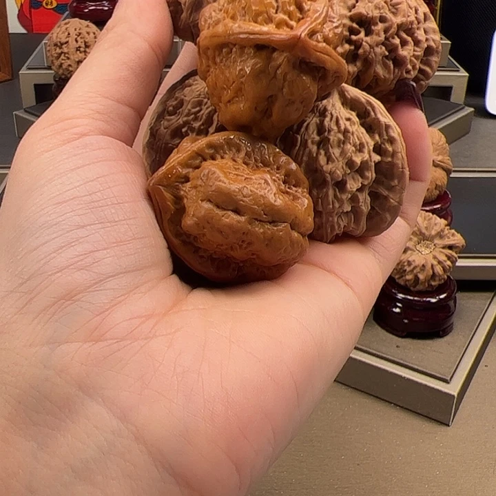 文玩核桃把件三棱➕宫灯➕盘龙虎头 f-021