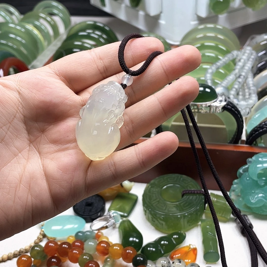 蛇纹石玉未镶嵌颈饰