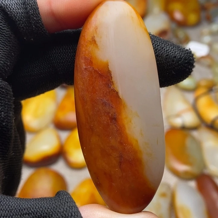 和田玉未镶嵌把件