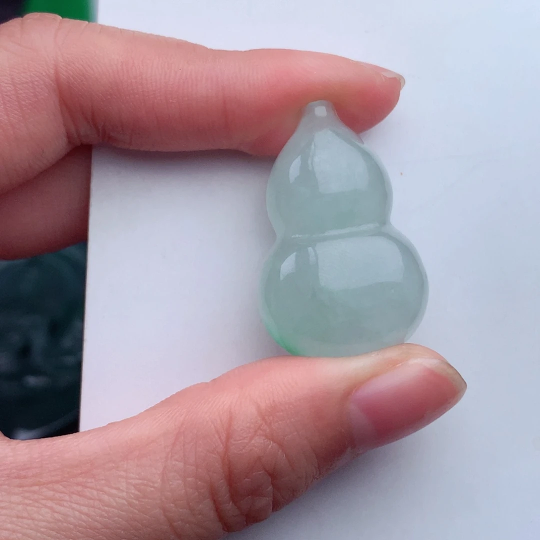 天然的缅料a货吊坠挂件