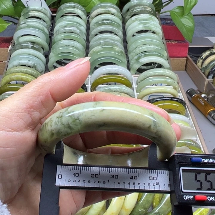 蛇纹石玉未镶嵌手镯33