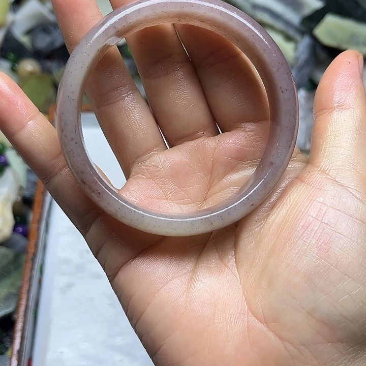 未镶嵌透闪石质玉珠宝奇石60