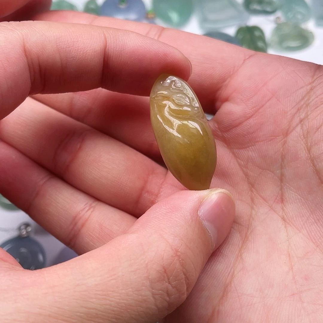 翡翠未镶嵌颈饰翡翠