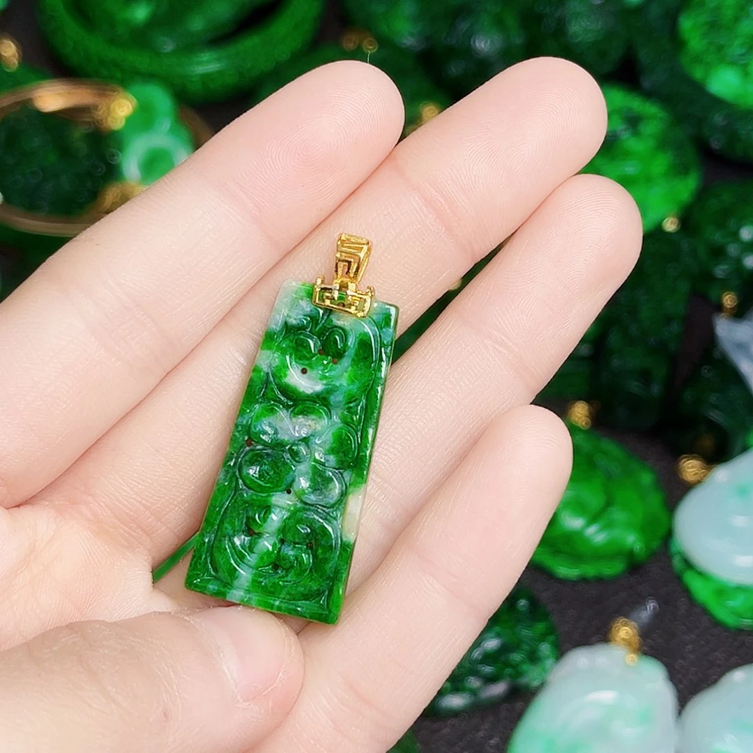 颈饰未镶嵌翡翠多样性