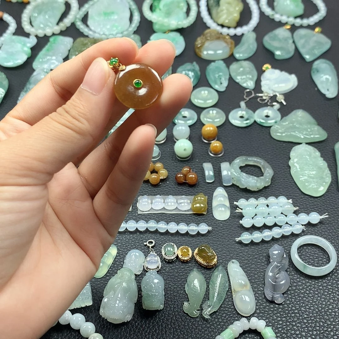 翡翠未镶嵌颈饰平安扣