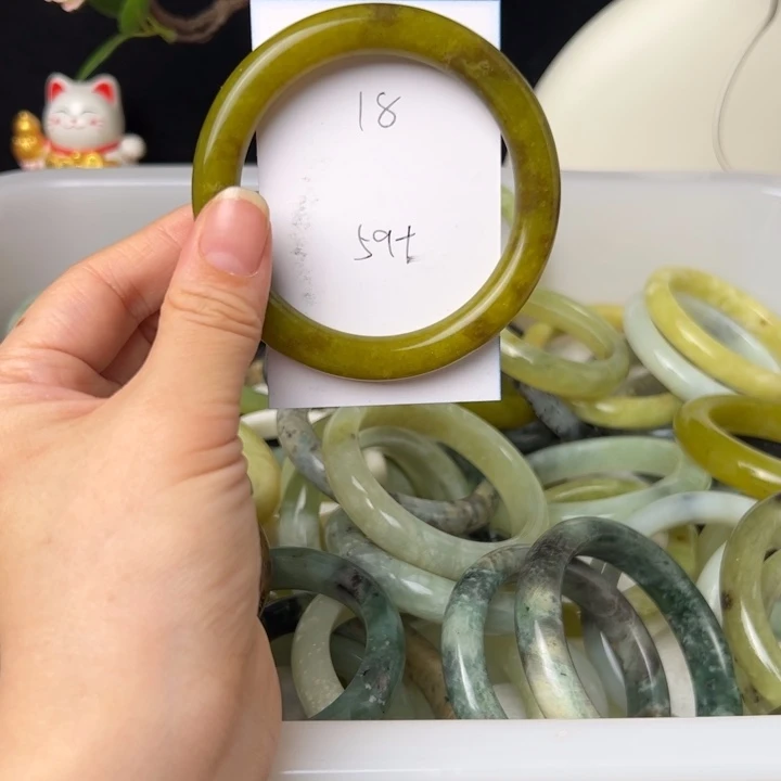 蛇纹石玉手镯未镶嵌