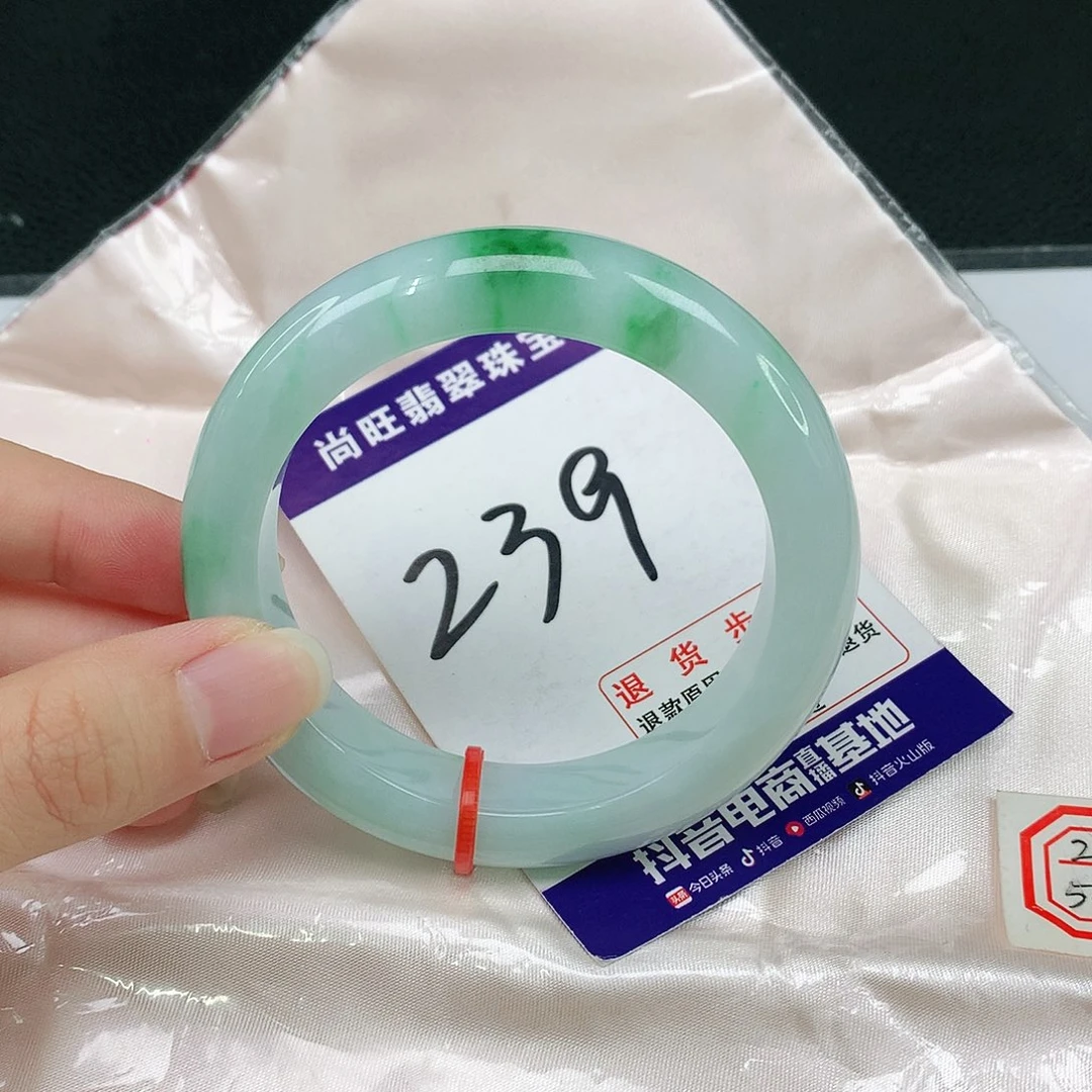 翡翠手镯未镶嵌翡翠12