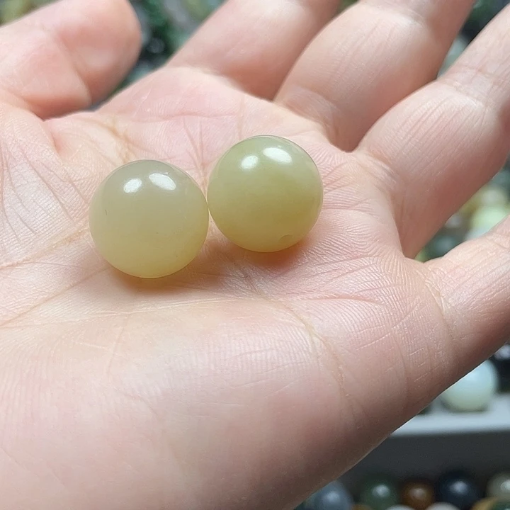 和田玉未镶嵌颈饰西****司