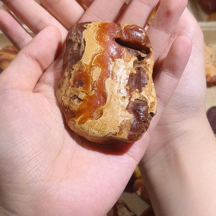 琥珀颈饰未镶嵌蜜蜡全皮天然孔吊坠