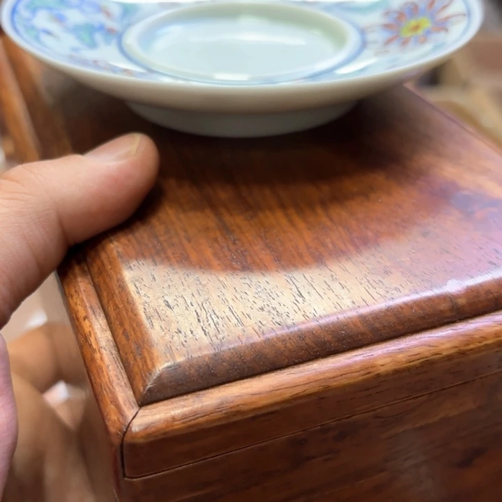 瓷片精致雕刻工艺