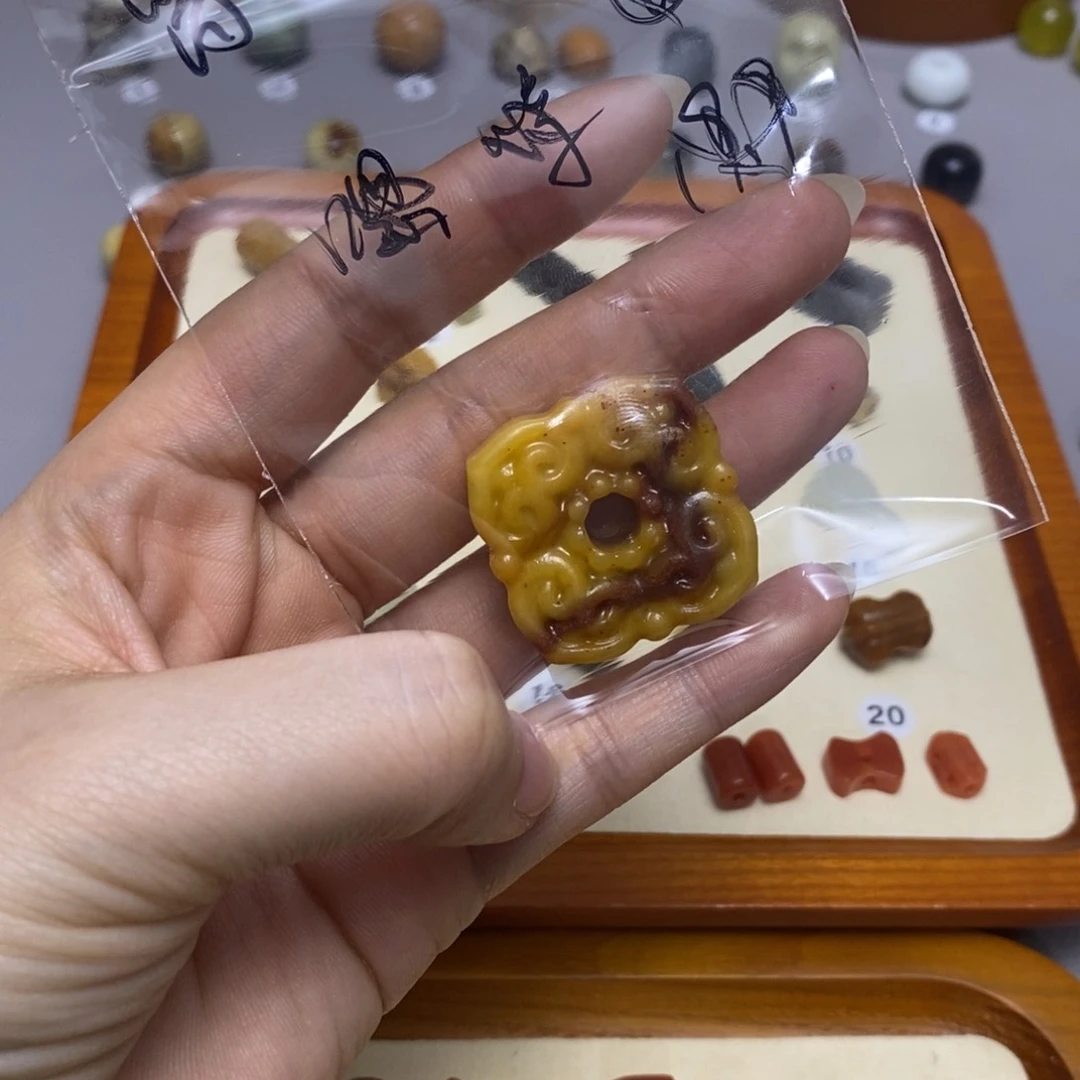 蛇纹石玉配饰合金雷**斗